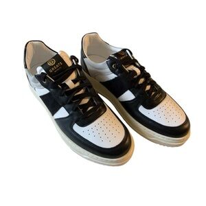 Greats Men’s  St James low size 10. Gently used. Black/white.